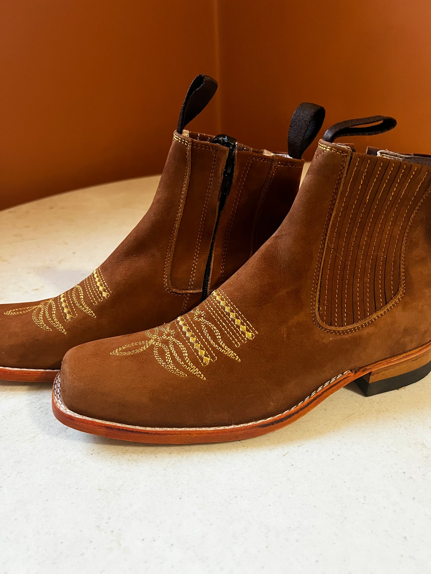 Mens 9.5 Cinnamon Ankle Boots
