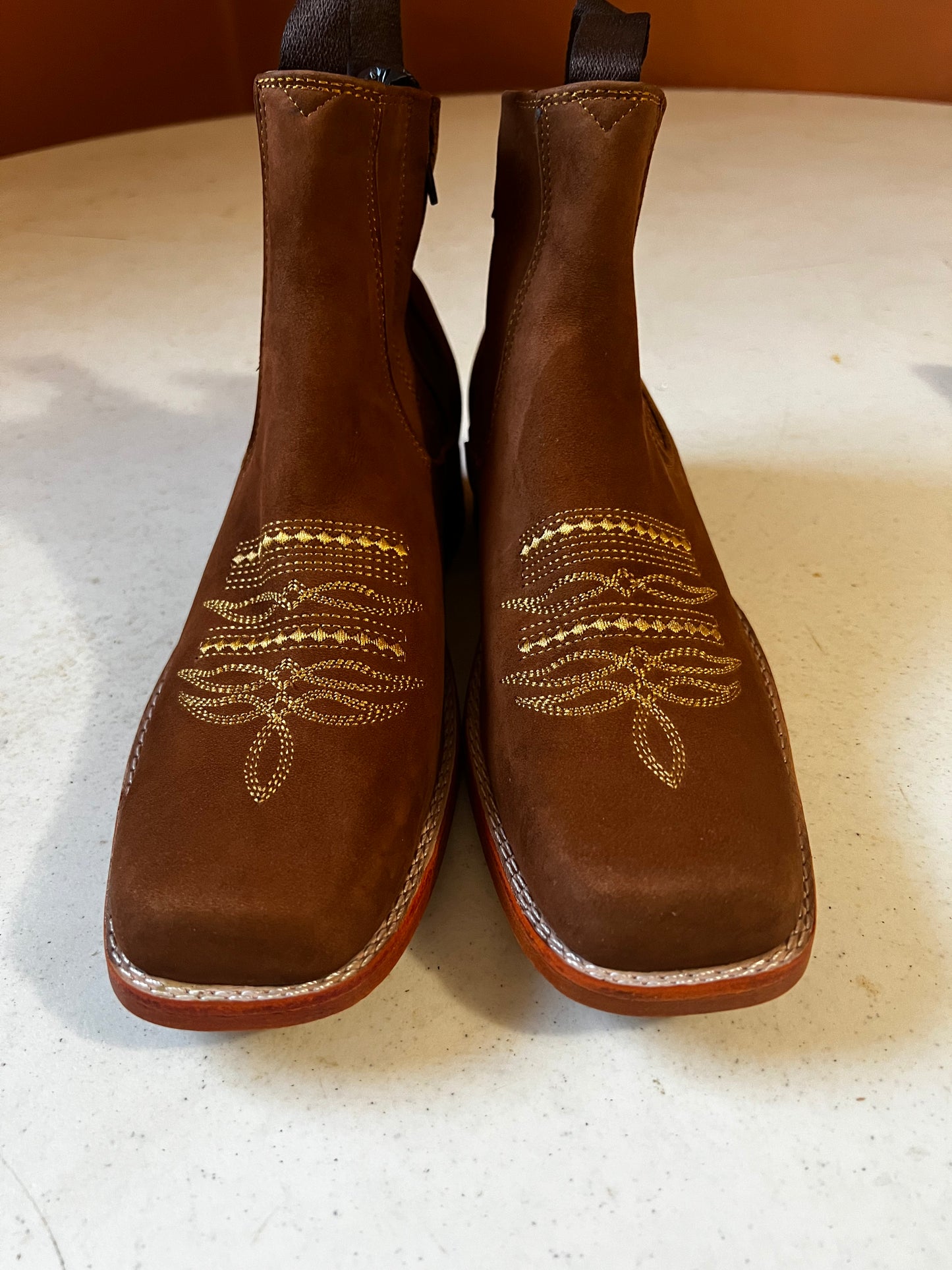 Mens 9.5 Cinnamon Ankle Boots