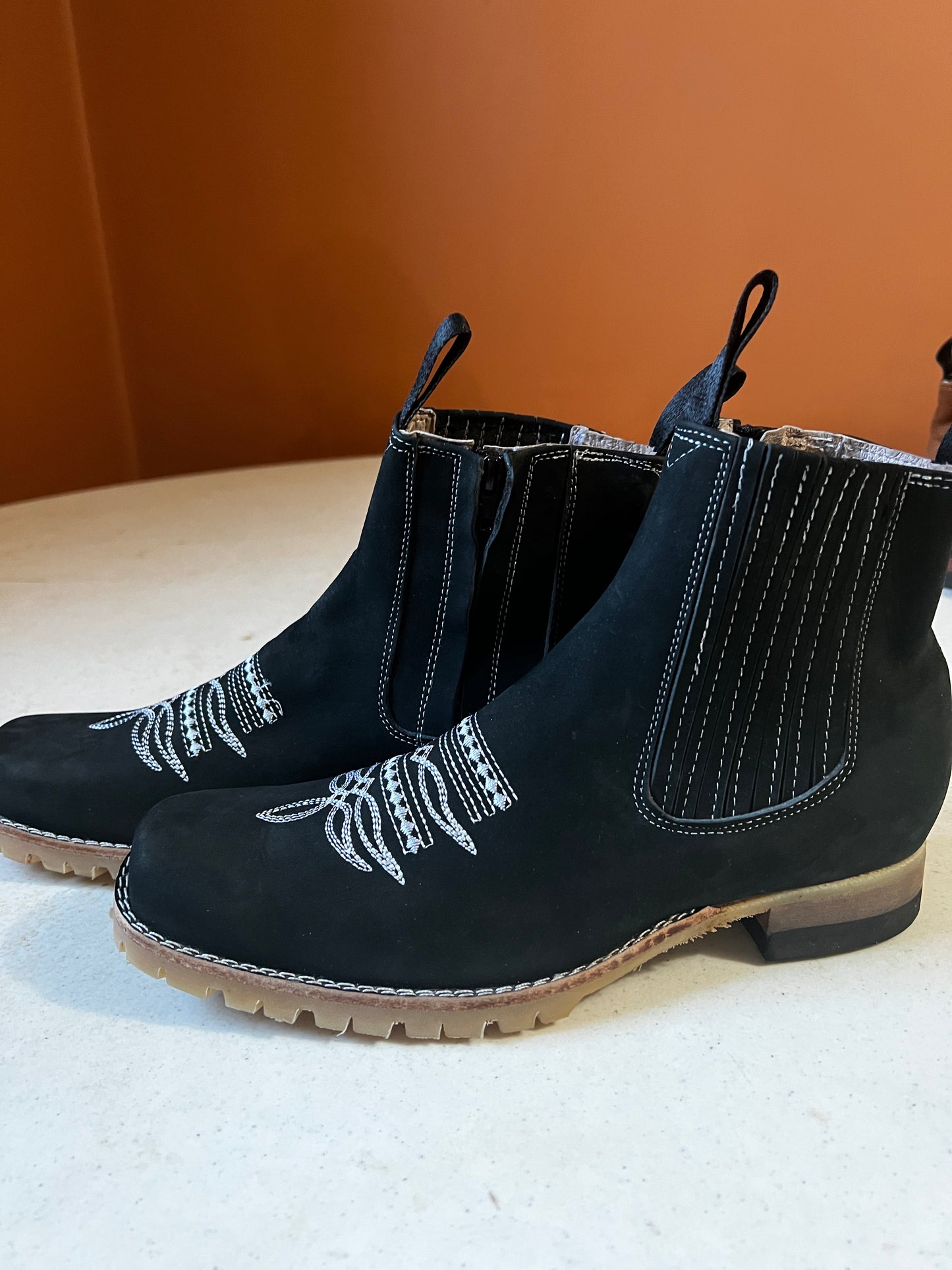 Mens 9.5 Black Ankle Boots