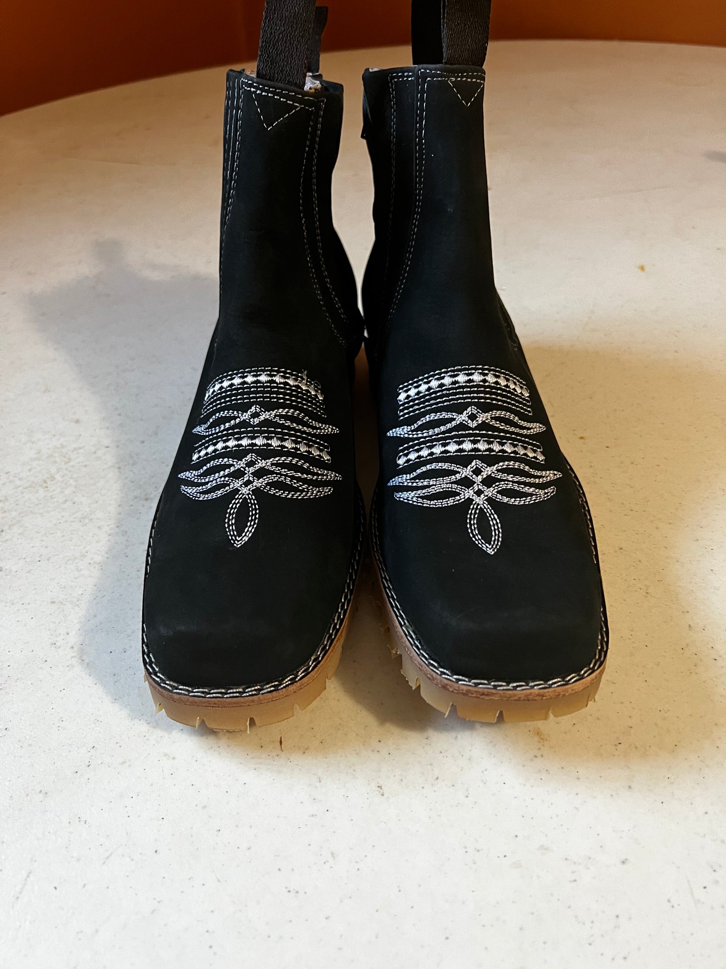 Mens 9.5 Black Ankle Boots