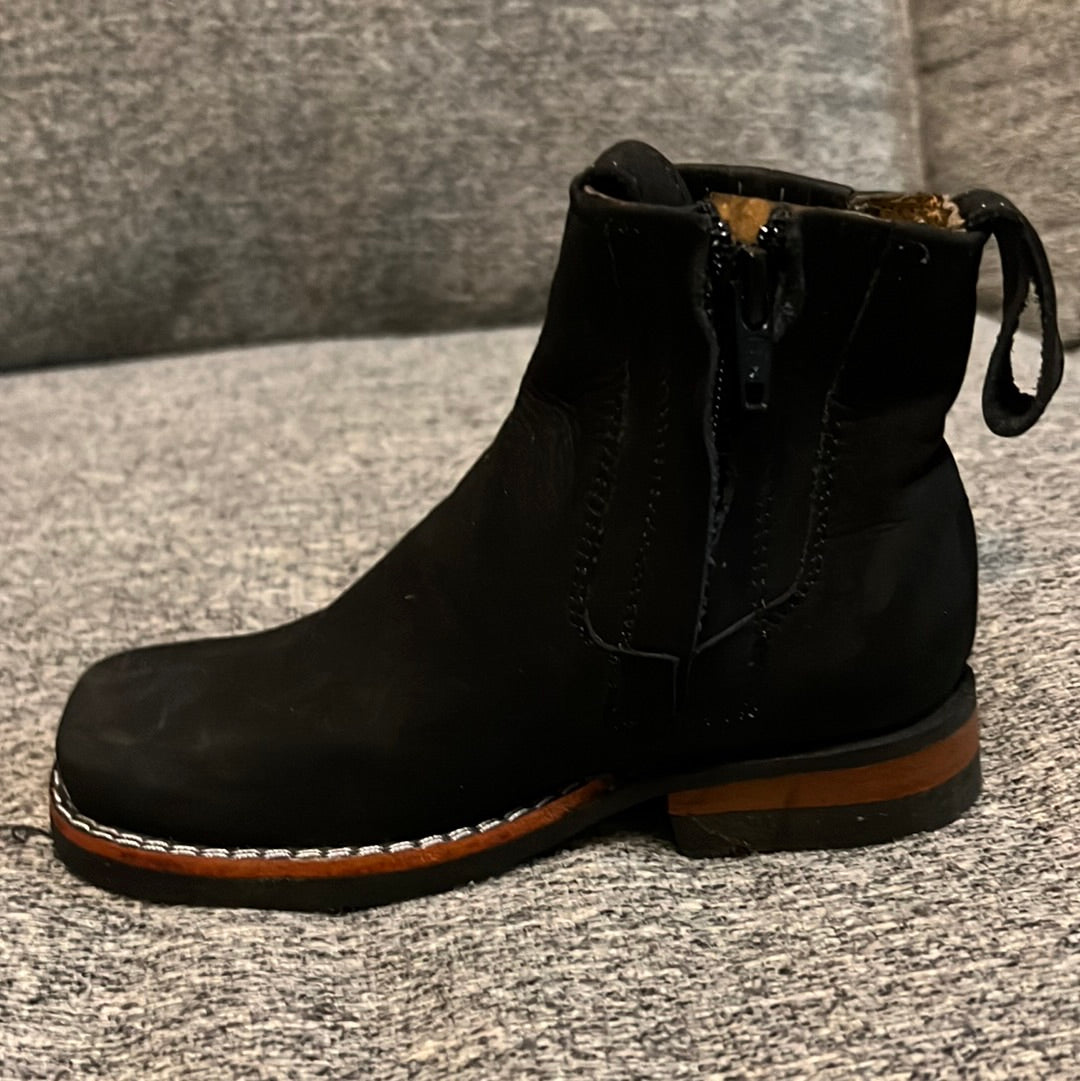Black children ankle boots size 10.5